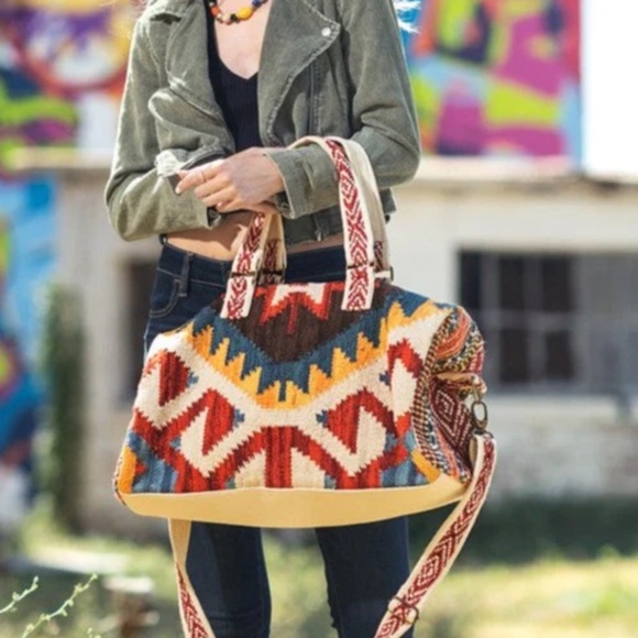 NWT Aztec Print Weekender Duffle Bag - Picture 2 of 6